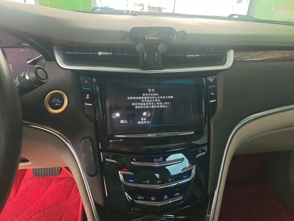 Cadillac XTS 2017 — фото 13