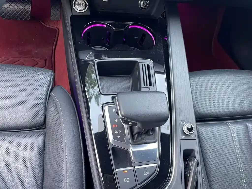 Audi A4L 2023 — фото 15