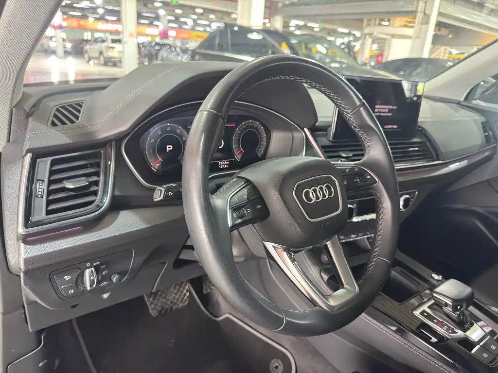 Audi Q5L 2022 — фото 11