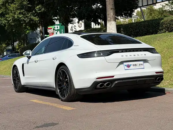 Porsche Panamera 2022