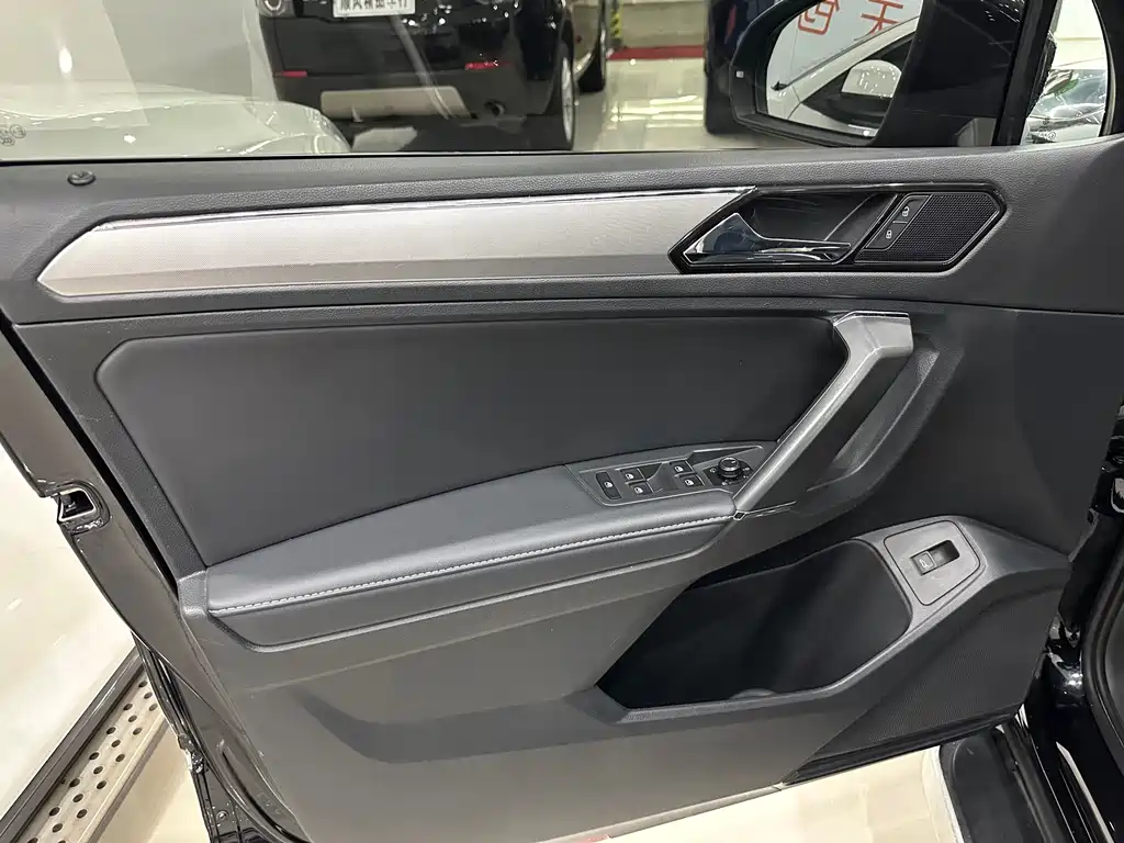 Volkswagen Tiguan L 2018 — фото 29