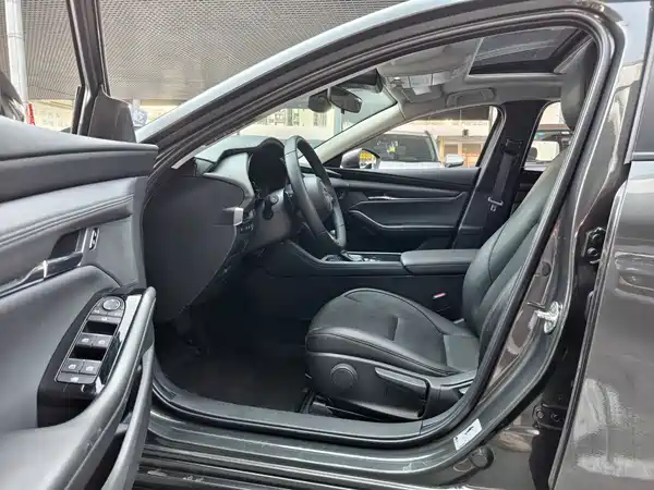 Mazda 3 Axela 2023