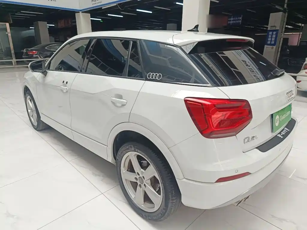 Audi Q2L 2021