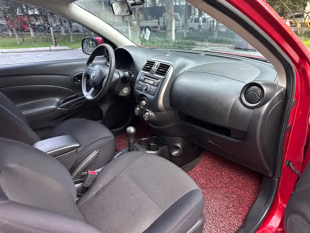 Nissan Sunny 2012 — фото 19