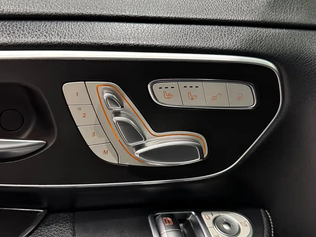 Mercedes-Benz V-Class 2020 — фото 16