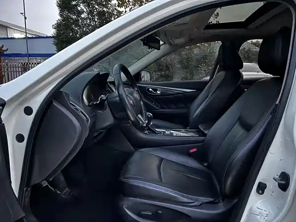 Infiniti Q50L 2015