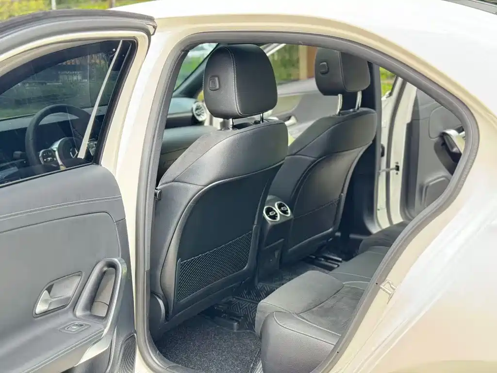 Mercedes-Benz A-Class 2023 — фото 9