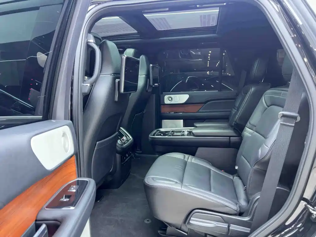 Lincoln Navigator 2018 — фото 10