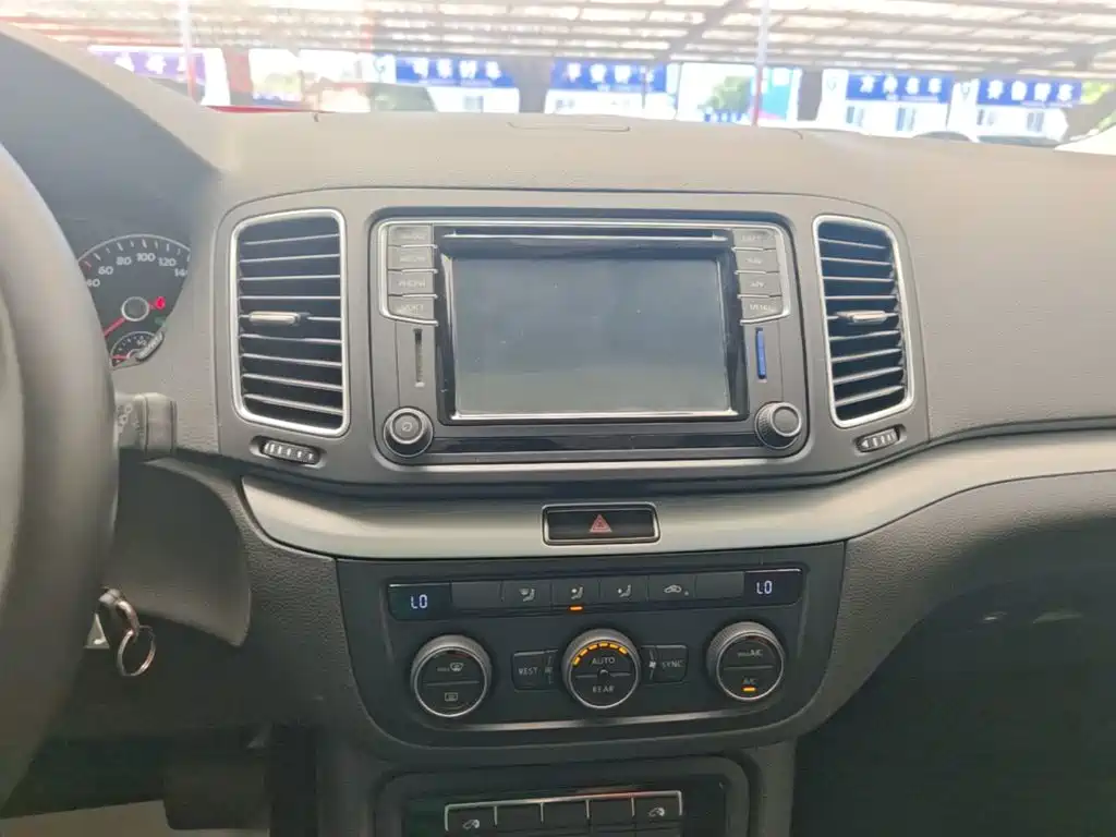 Volkswagen Sharan 2018 — фото 13
