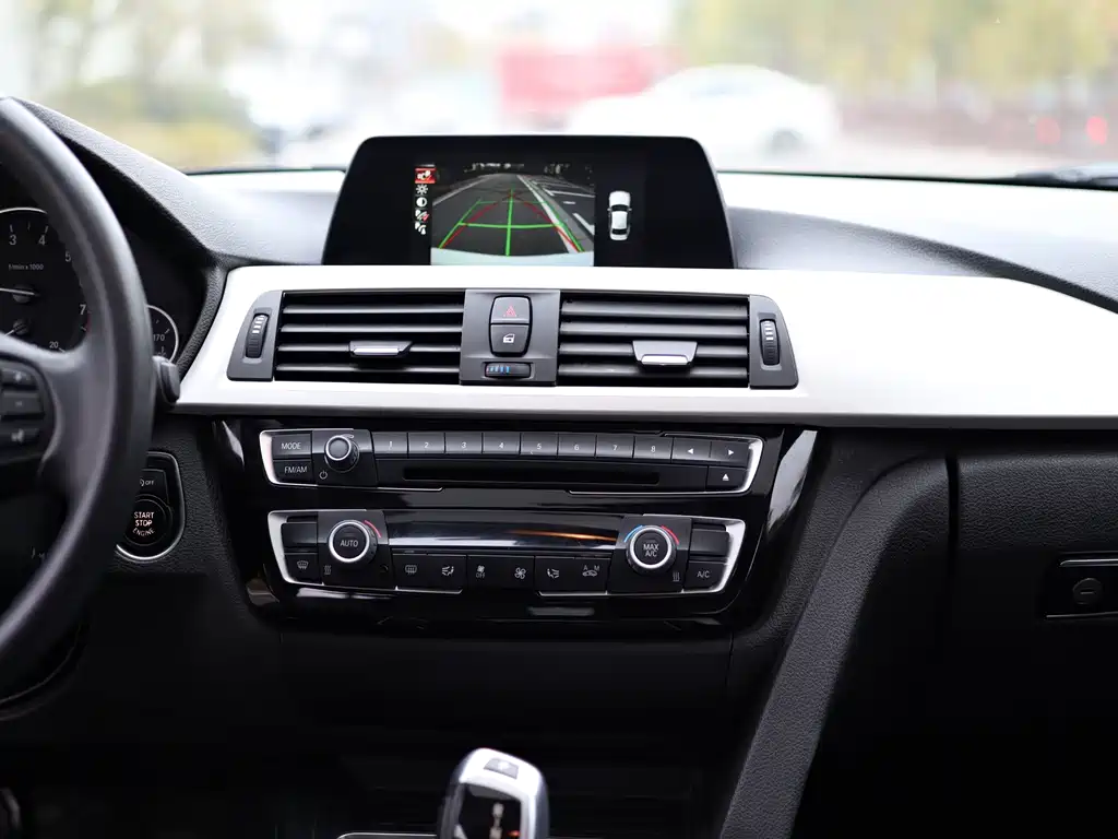 BMW 3 Series 2016 — фото 19