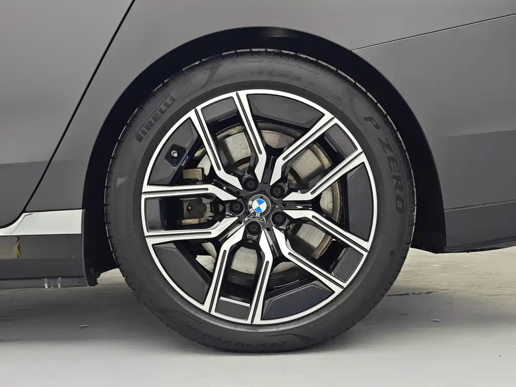 BMW i7 2023 — фото 12