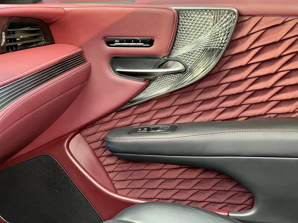 Lexus LS 2021 — фото 19