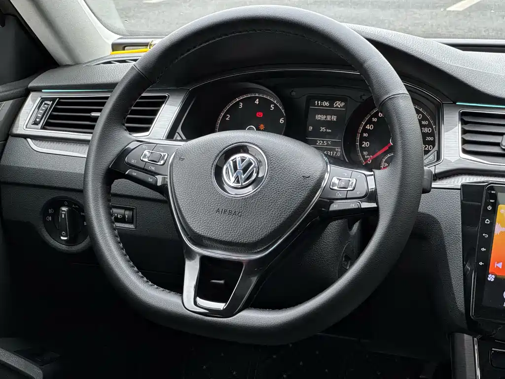 Volkswagen Passat 2017 — фото 9