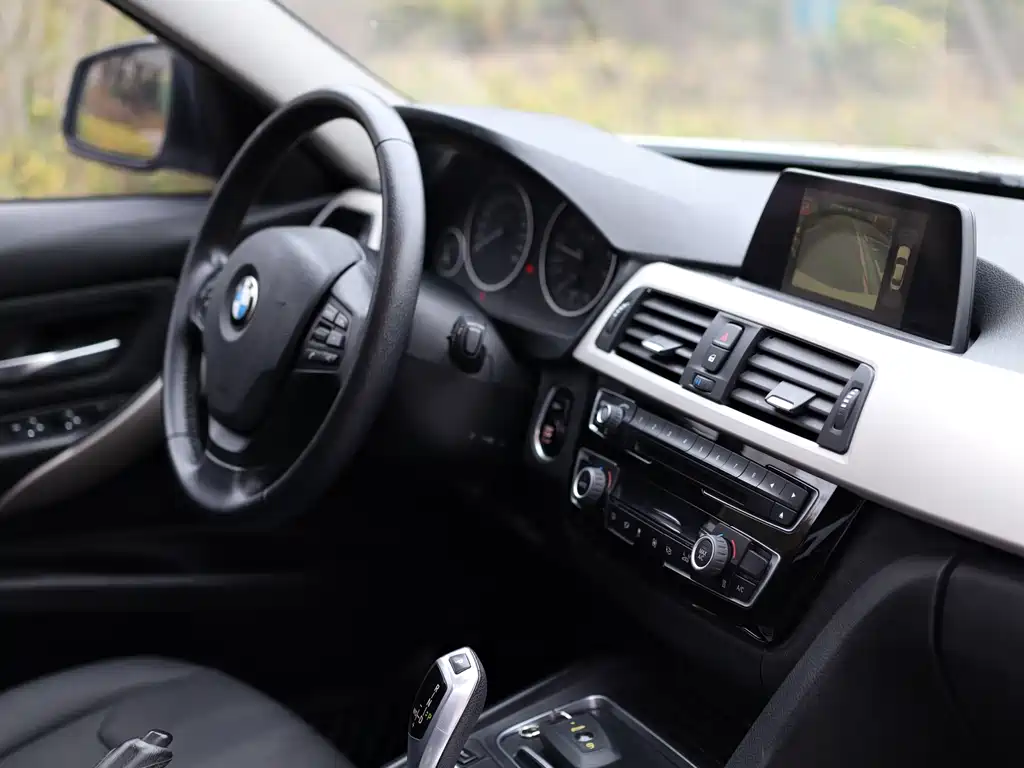 BMW 3 Series 2016 — фото 28