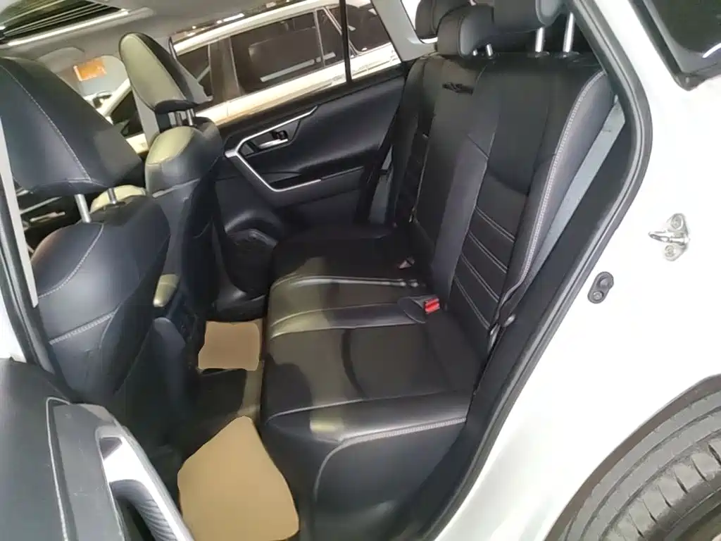 Toyota RAV4 2020 — фото 17