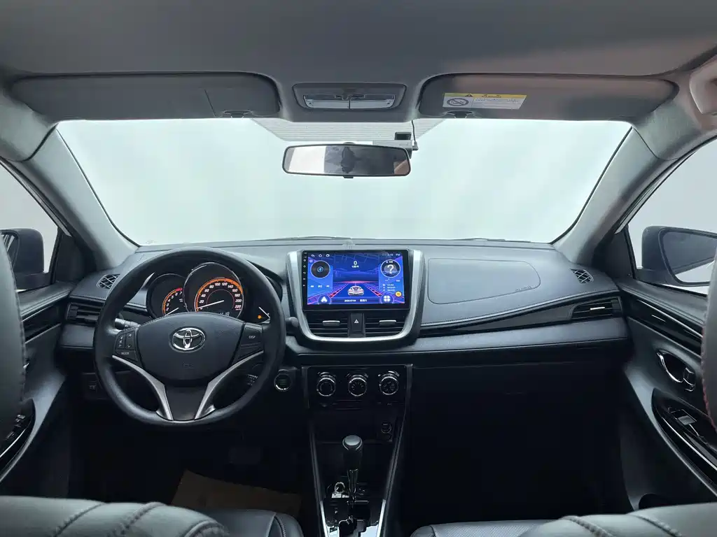 Toyota Yaris L 2023 — фото 23