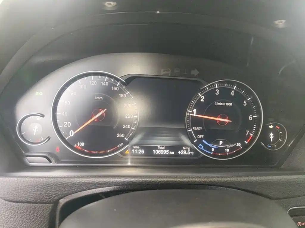 BMW 3 Series 2018 — фото 12