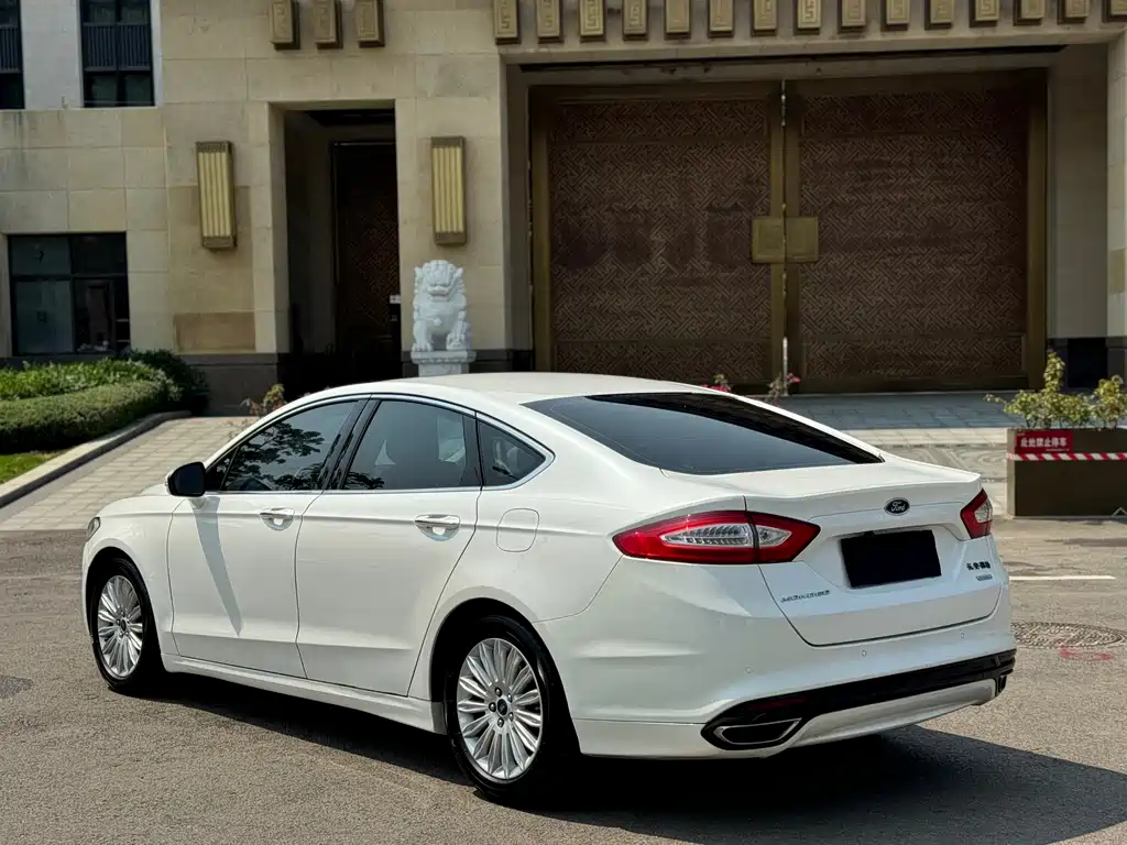Ford Mondeo 2016 — фото 17
