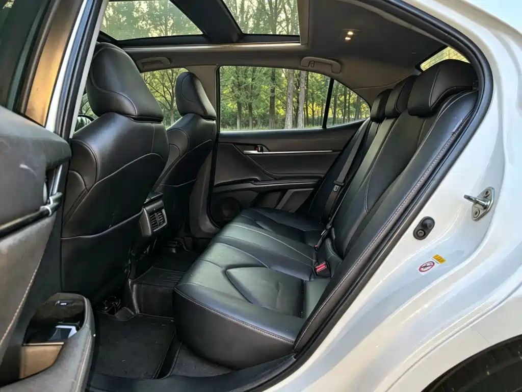 Toyota Camry 2019 — фото 11