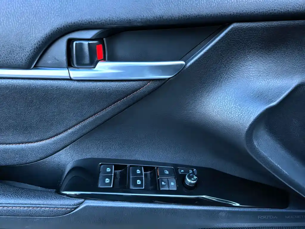 Toyota Camry 2019 — фото 18