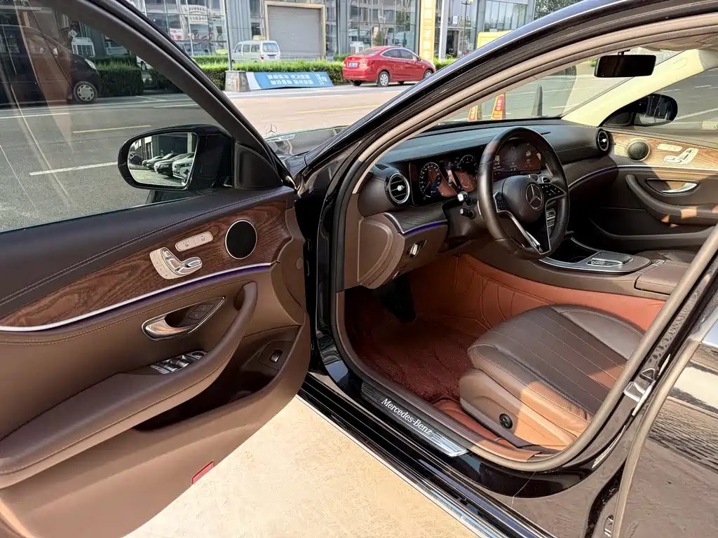 Mercedes-Benz E-Class 2023 — фото 15