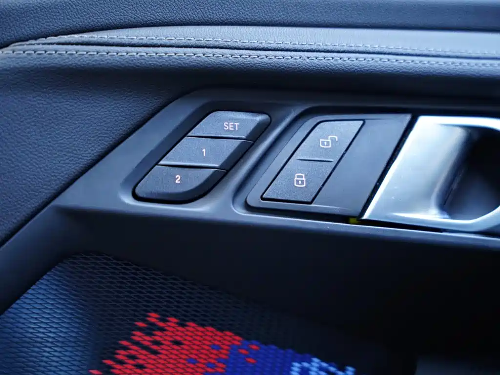 BMW M2 2025 — фото 19