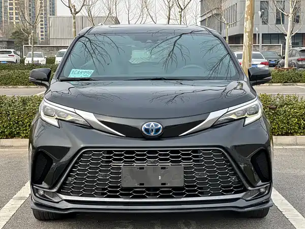 Toyota Granvia 2023