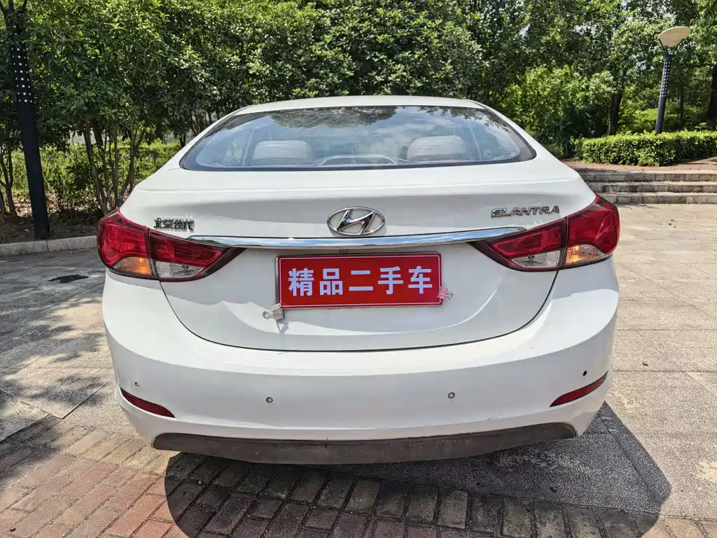 Hyundai Elantra 2017 — фото 8