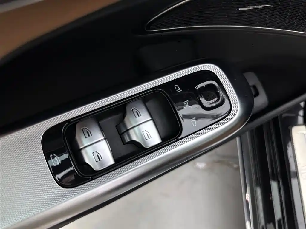 Mercedes-Benz E-Class 2025 — фото 25