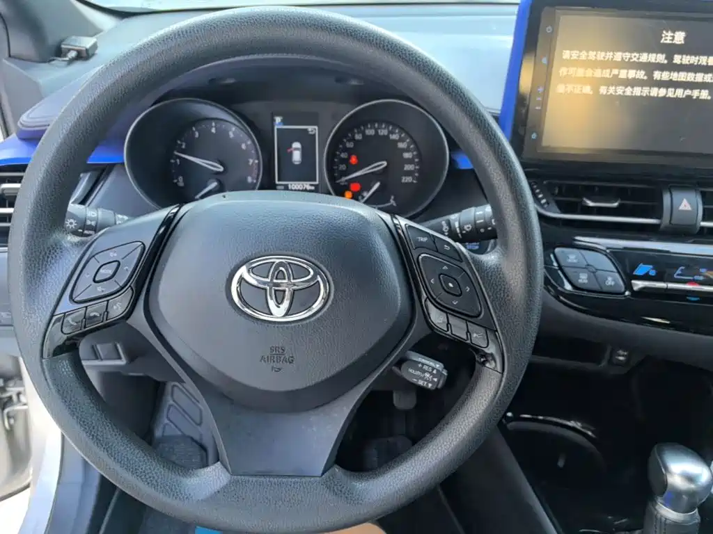 Toyota C-HR 2020 — фото 11