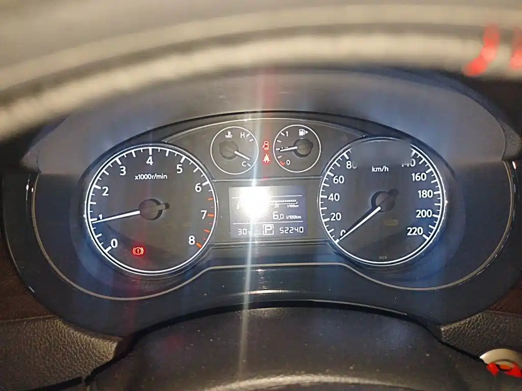 Nissan Tiida 2015