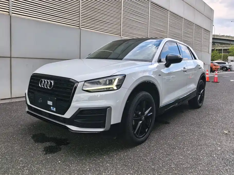 Audi Q2L 2021 — фото 1