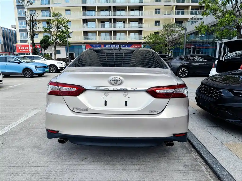 Toyota Camry 2021 — фото 8