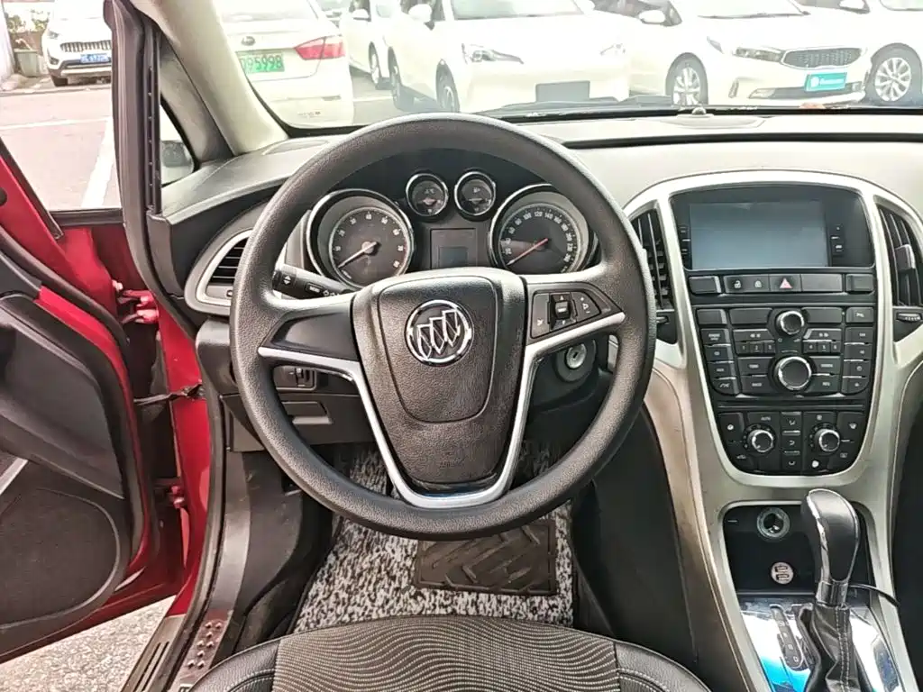 Buick Excelle 2014 — фото 11