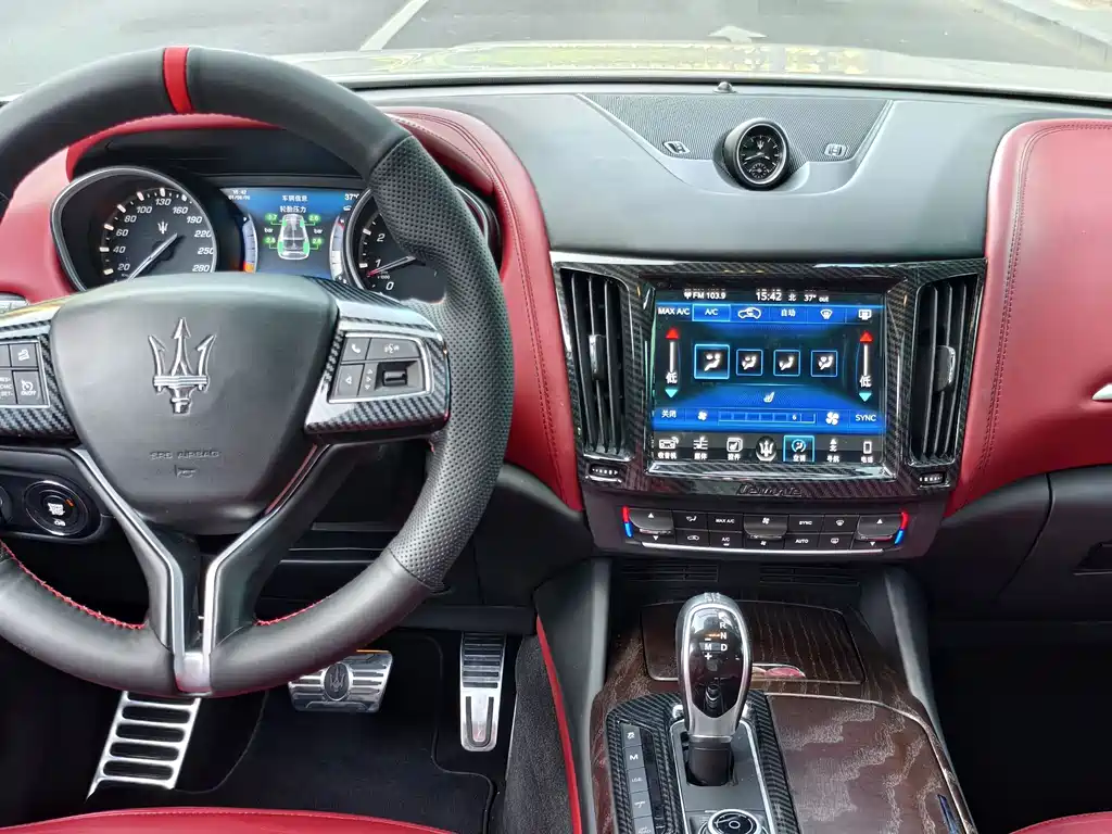 Maserati Levante 2017 — фото 16