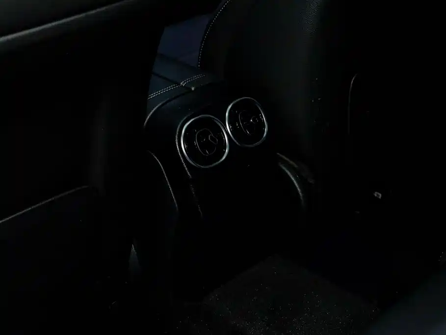 Mercedes-Benz C-Class 2023 — фото 10
