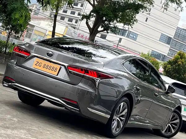 Lexus LS 2019