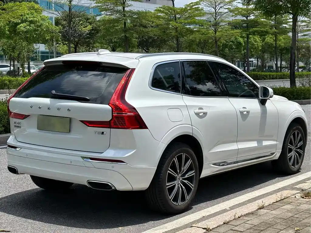 Volvo XC60 2021 — фото 14