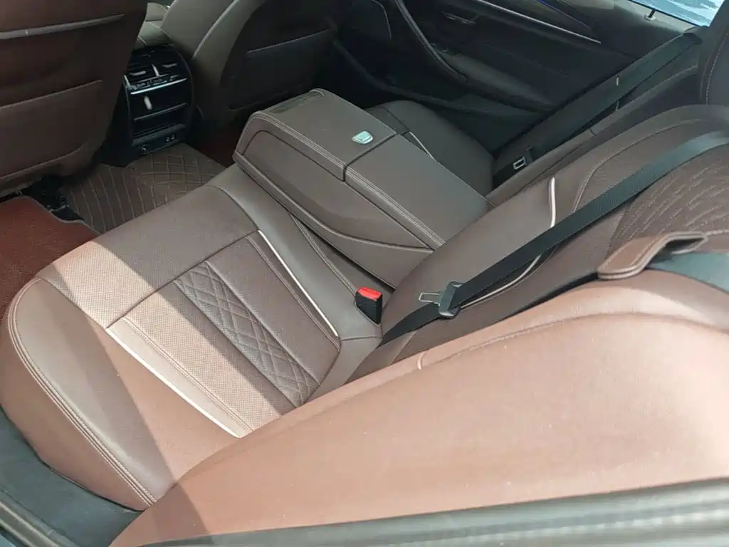 BMW 5 Series 2023 — фото 17