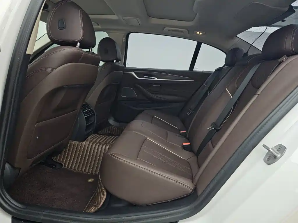 BMW 5 Series 2023 — фото 14