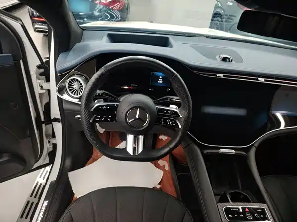 Mercedes-Benz EQE SUV 2025