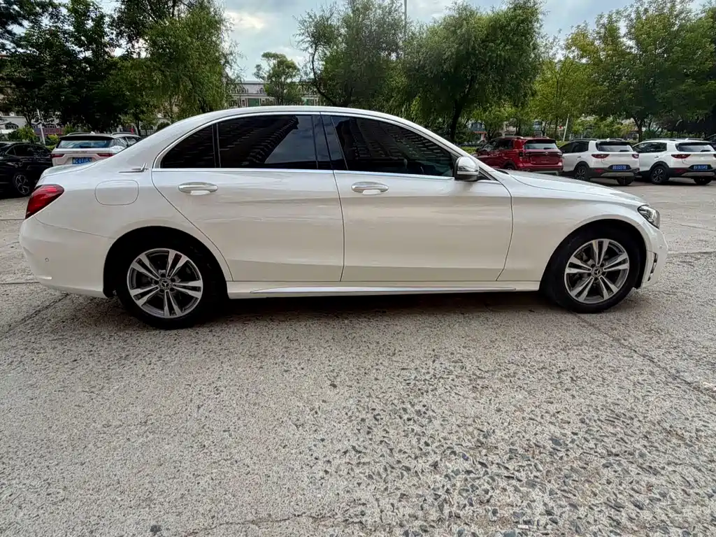 Mercedes-Benz C-Class 2021