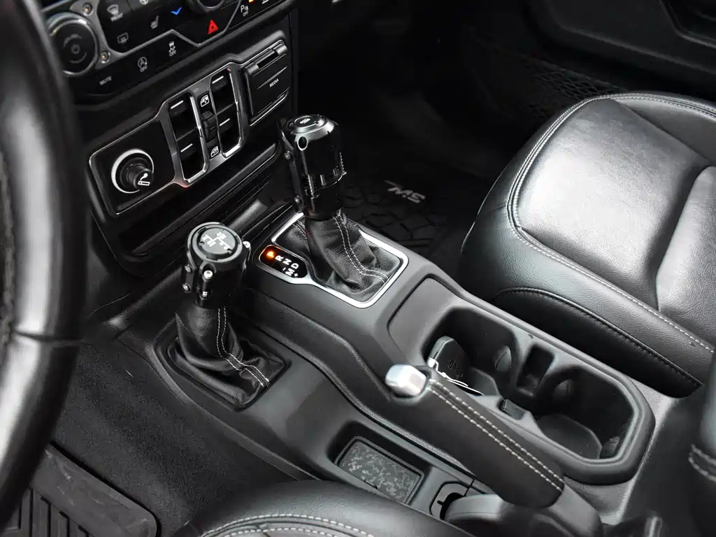 Jeep Gladiator 2023 — фото 13