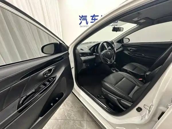 Toyota Yaris L 2022