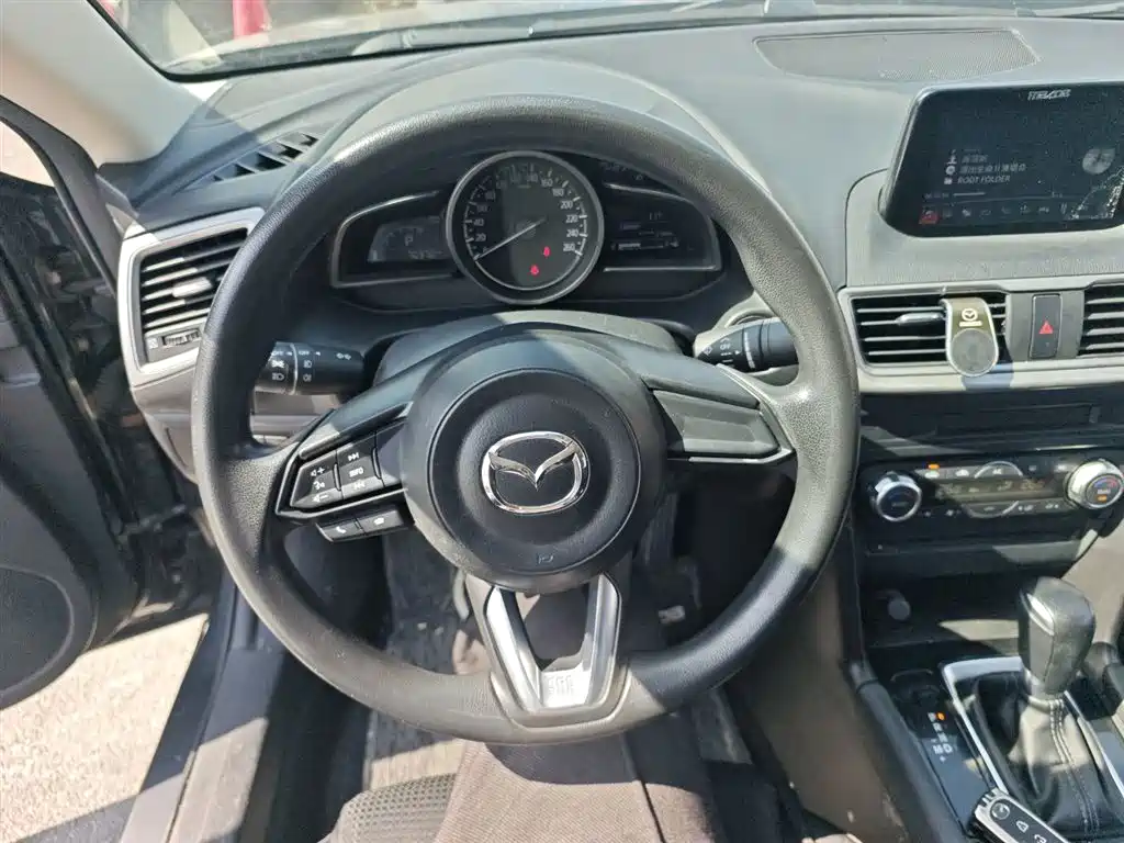 Mazda 3 Axela 2019 — фото 11