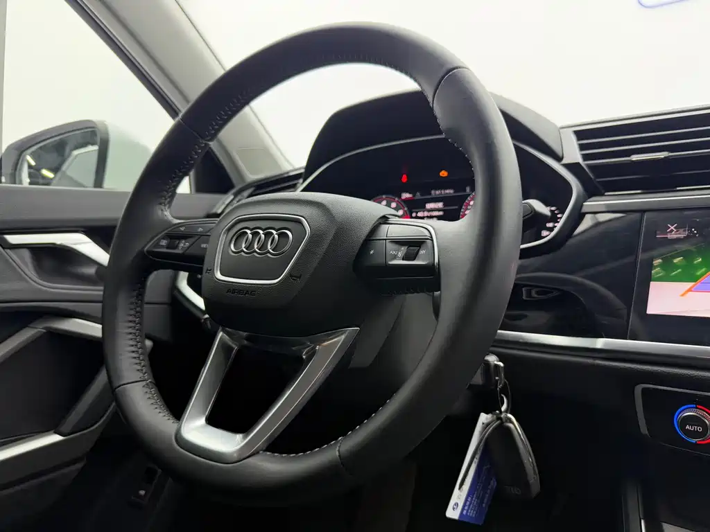 Audi Q3 2021 — фото 13