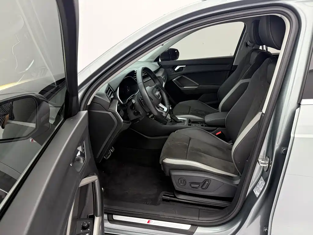 Audi Q3 2021 — фото 19