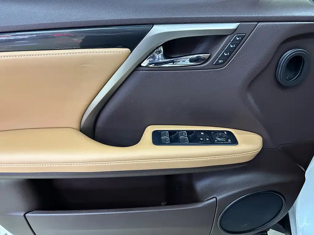 Lexus RX 2018 — фото 18