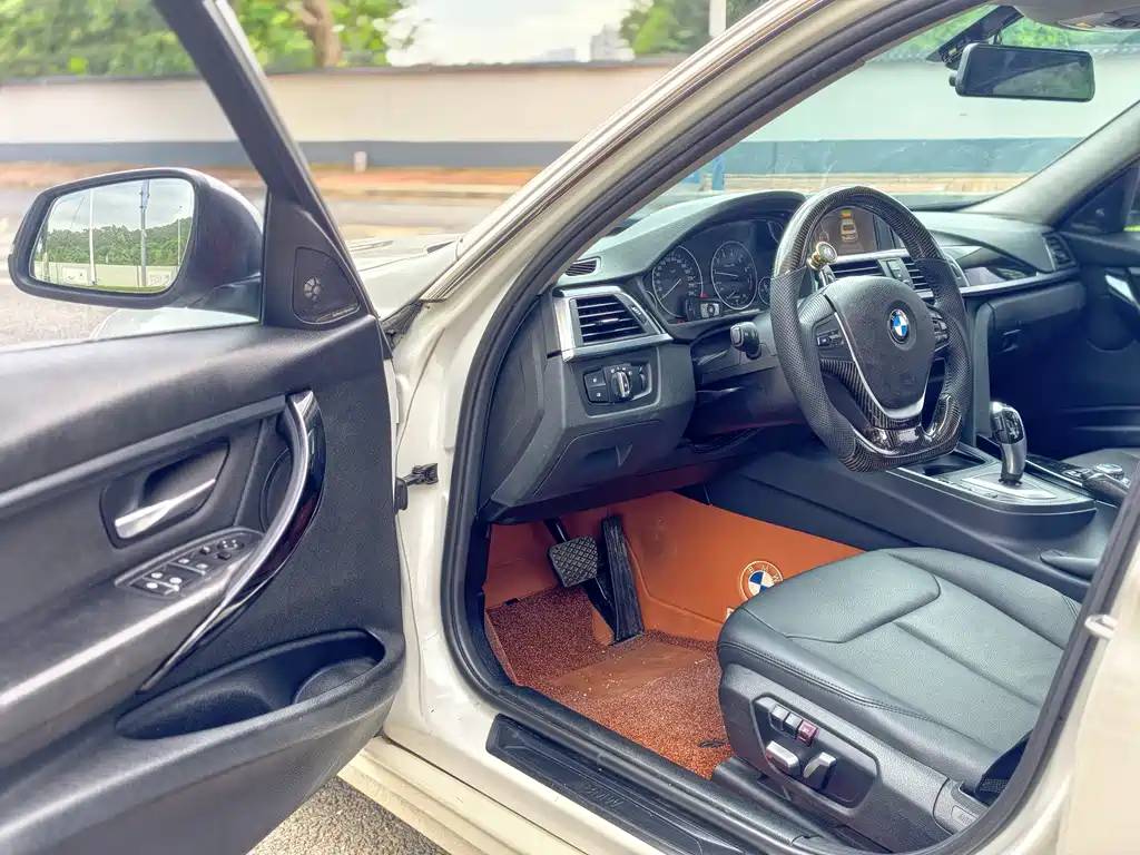 BMW 3 Series 2017 — фото 14