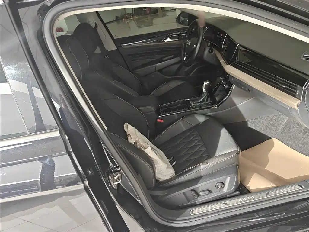 Volkswagen Passat 2019 — фото 25